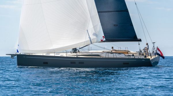 Grand Soleil 65 Performance exterior (4).jpg