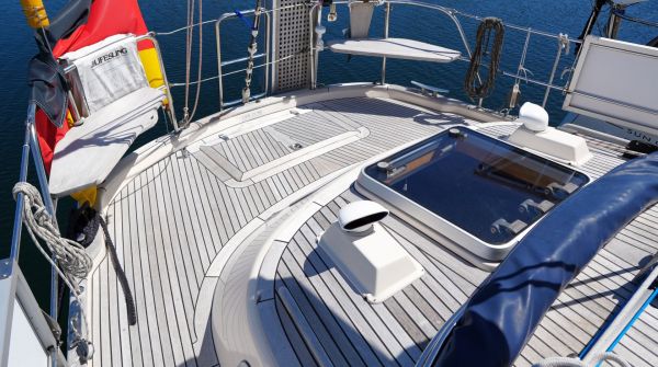 Hallberg-Rassy 42 zu verkaufen (7).jpg