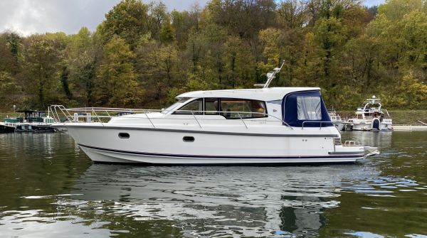 Used Nimbus 365 Coupe for sale (1).jpg