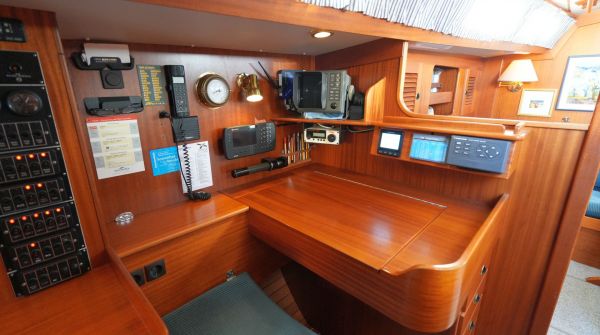gebrauchte Hallberg-Rassy 42F (7).jpg