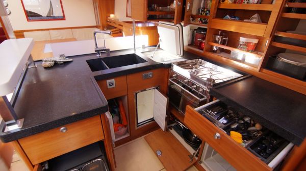 used Hanse 630e for sale (13).jpg