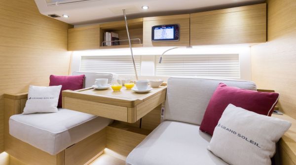Grand Soleil 46 LC interieur (10).jpg