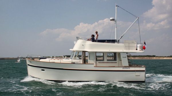 RHEA 36 Trawler (4).jpg