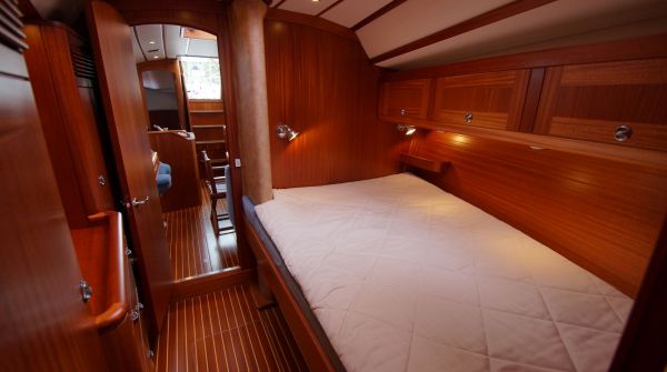 Used Sweden Yachts 42 for sale (10).jpg