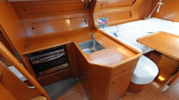 used Grand Soleil 38 for sale (8).jpg