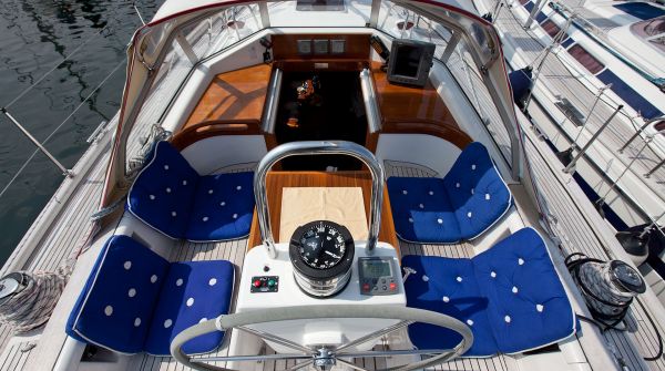 Cockpit.jpg