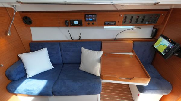 pre-owned XP-38 by X-Yachts (10).jpg