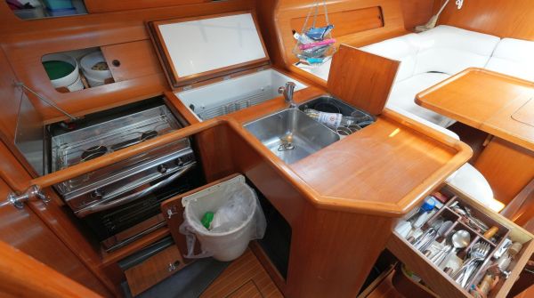 used Grand Soleil 38 for sale (9).jpg