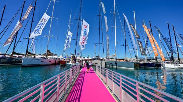 Cannes Yachting Festival (2).jpg