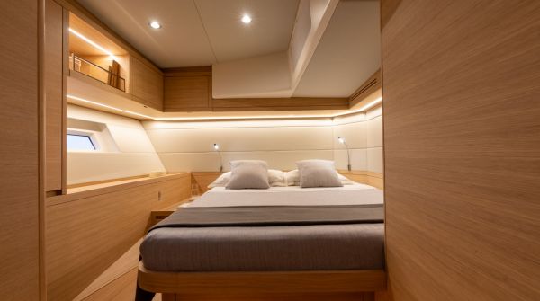 Grand Soleil 65 Performance interior (9).jpg