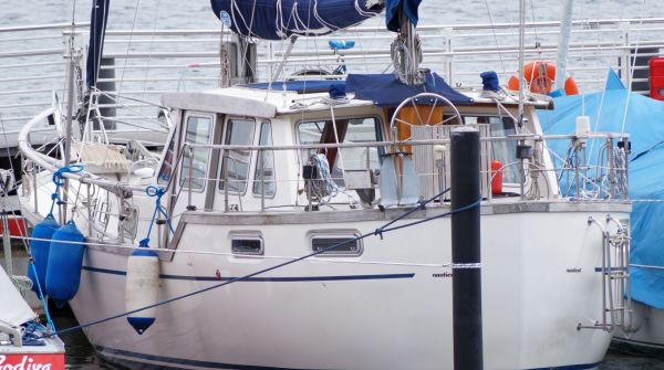 Nauticat33_Hoeft_wholeship_back_on.jpg