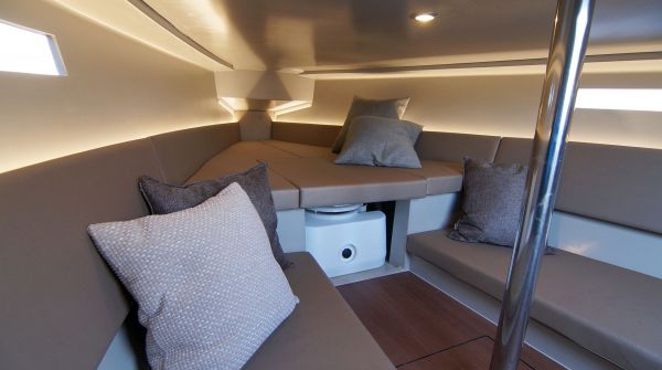 Saffier SE 27 Daysailer Interieur 003.jpg