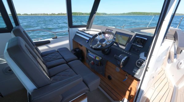 Used Axopar 28 Cabin for sale (9).jpg
