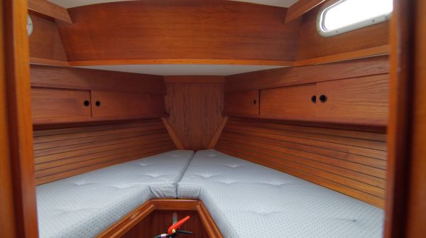 Nauticat33_Hoeft_frontcabin.jpg