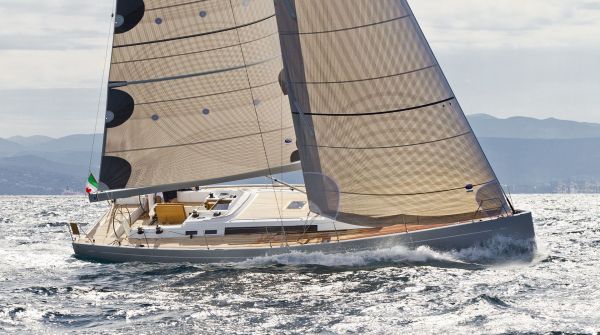 Der sportliche Racer Solaris 44 bei DIAMOND YACHTS