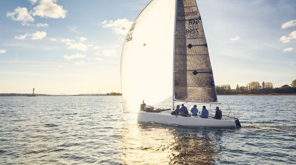 Fareast 28R DIAMOND auf der Kieler Förde.jpg