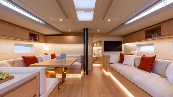 Grand Soleil 65 Performance interior (4).jpg