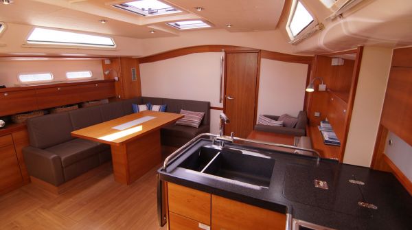 used Hanse 540e for sale 012.jpg