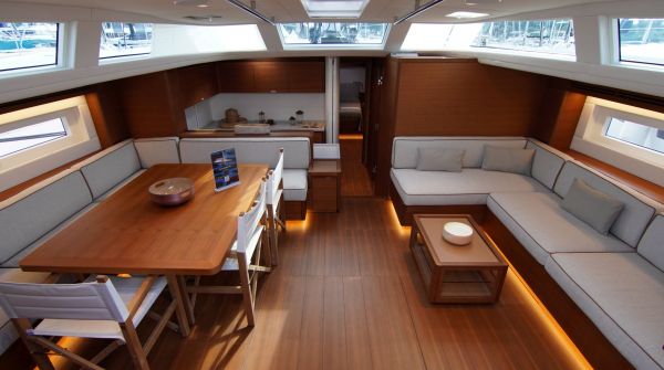 Grand Soleil 65 LC Interieur Prototyp (2).jpg
