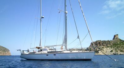 AMEL 54 #091 in Bucht vor Anker