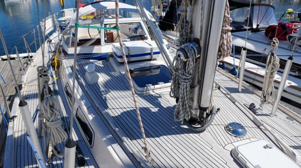 Hallberg-Rassy 42 zu verkaufen (2).jpg