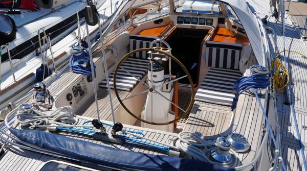 Hallberg-Rassy 42 zu verkaufen (8).jpg