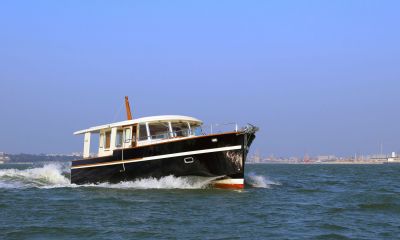 RHEA Trawler 36 Sedan #001 im Wasser