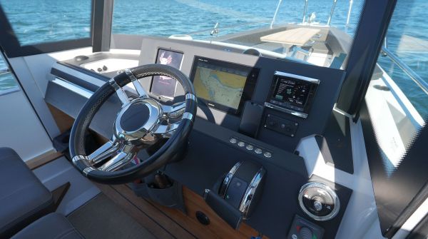 Used Axopar 28 Cabin for sale (1).jpg