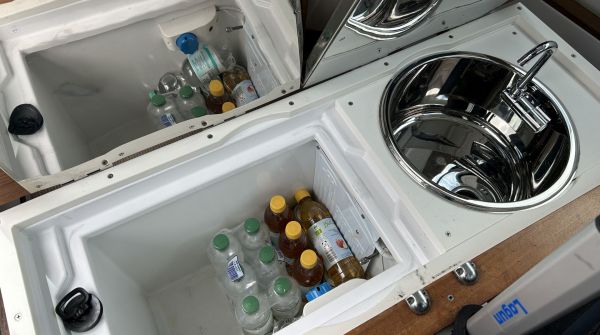 Used Axopar 28 Cabin for sale (10).jpg
