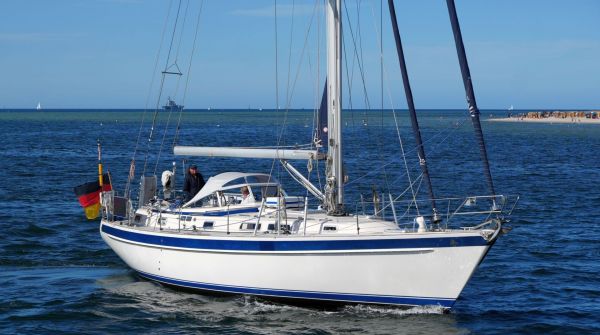 Pre-owned Hallberg-Rassy 42F (8).jpg
