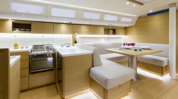 Grand Soleil 46 LC interieur (17).jpg