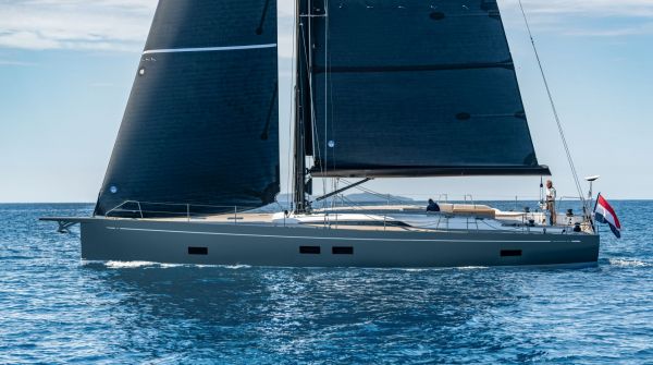 Grand Soleil 65 Performance exterior (13).jpg