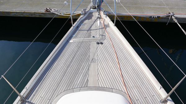 preowned Hallberg-Rassy 372 for sale (9).jpg