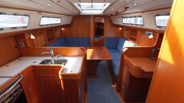 Hallberg-Rassy 372 gebraucht (8).jpg
