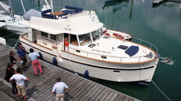 RHEA 36 Trawler (2).jpg