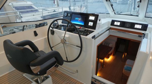 Bateau d'occasion AMEL 50 (10).jpg