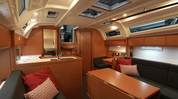 Bavaria Cruiser 37 gebraucht (10).jpg