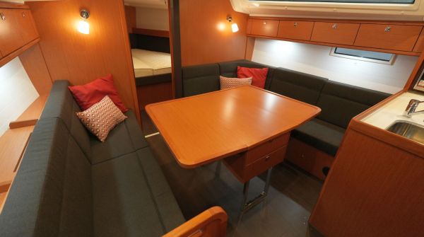 Bavaria Cruiser 37 gebraucht (5).jpg