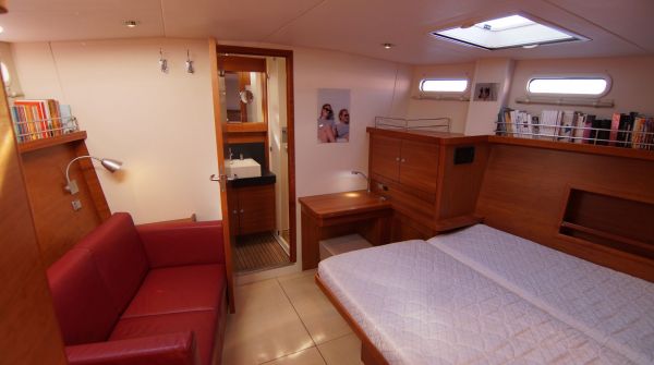 used Hanse 630e for sale (15).jpg