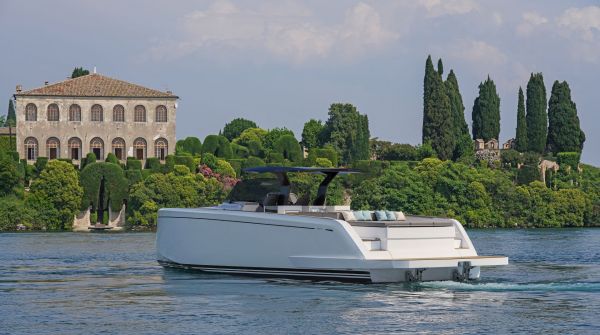 Pardo 50 vor Palazzo am Gardasee