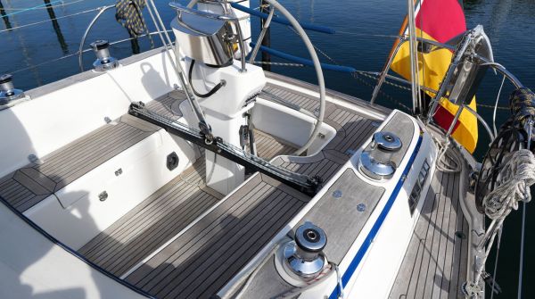 preowned Hallberg-Rassy 372 for sale (15).jpg