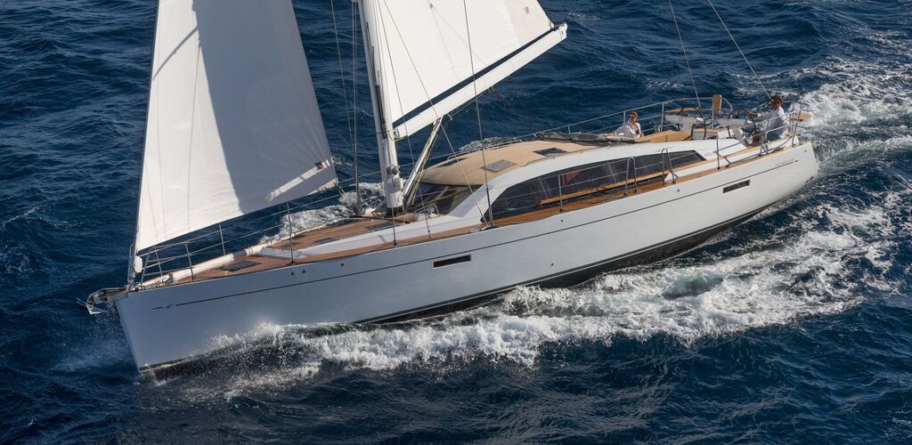 Pilot Saloon 58 sailing