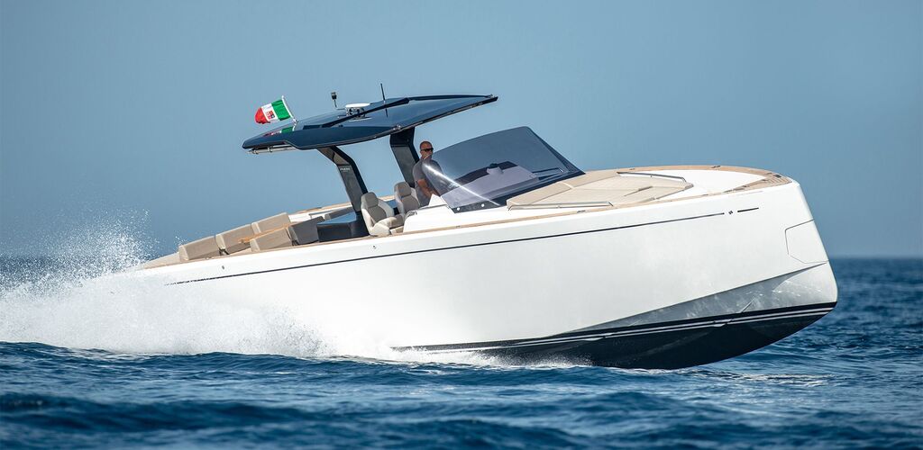 Pardo 43 Vorschiff in voller Fahrt