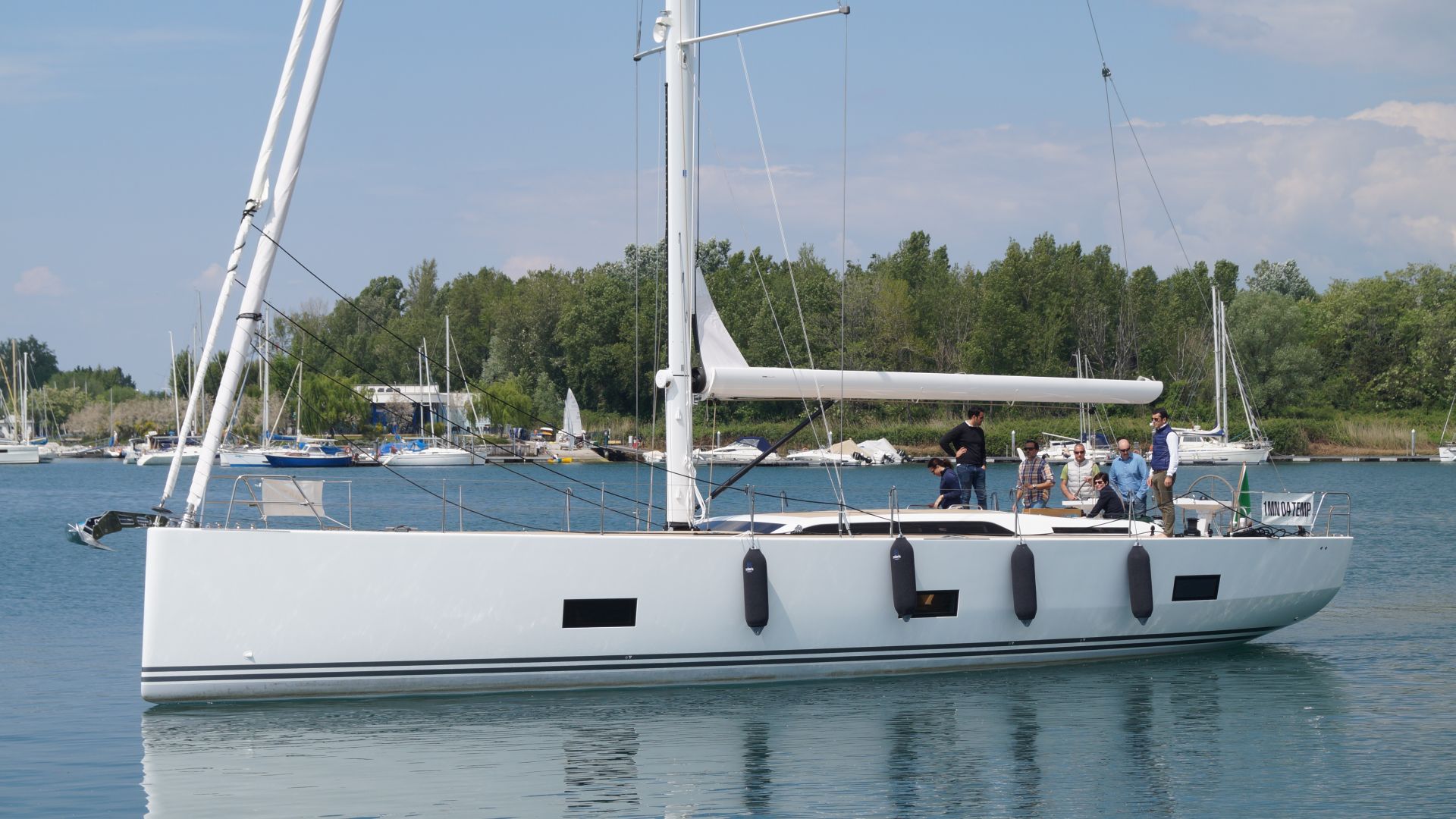 Solaris One 58 Baunummer #001 ist im Wasser